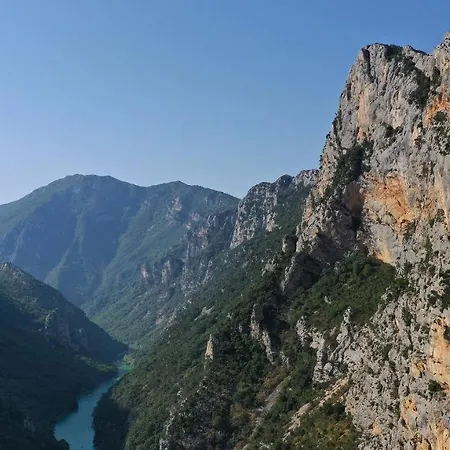 De Plein Air Panoramique à La Porte Des Gorges Du Verdon