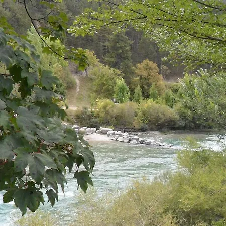 De Plein Air Panoramique à La Porte Des Gorges Du Verdon